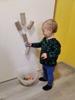 HRAJEME SI - Stavíme dráhu z ruliček