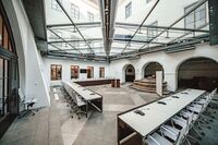 Tiskové konference poslaneckých klubů budou tlumočeny do českého znakového jazyka